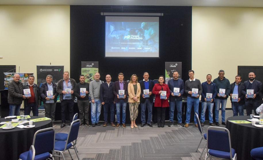 Municípios dos Campos Gerais recebem planos de desenvolvimento integrado